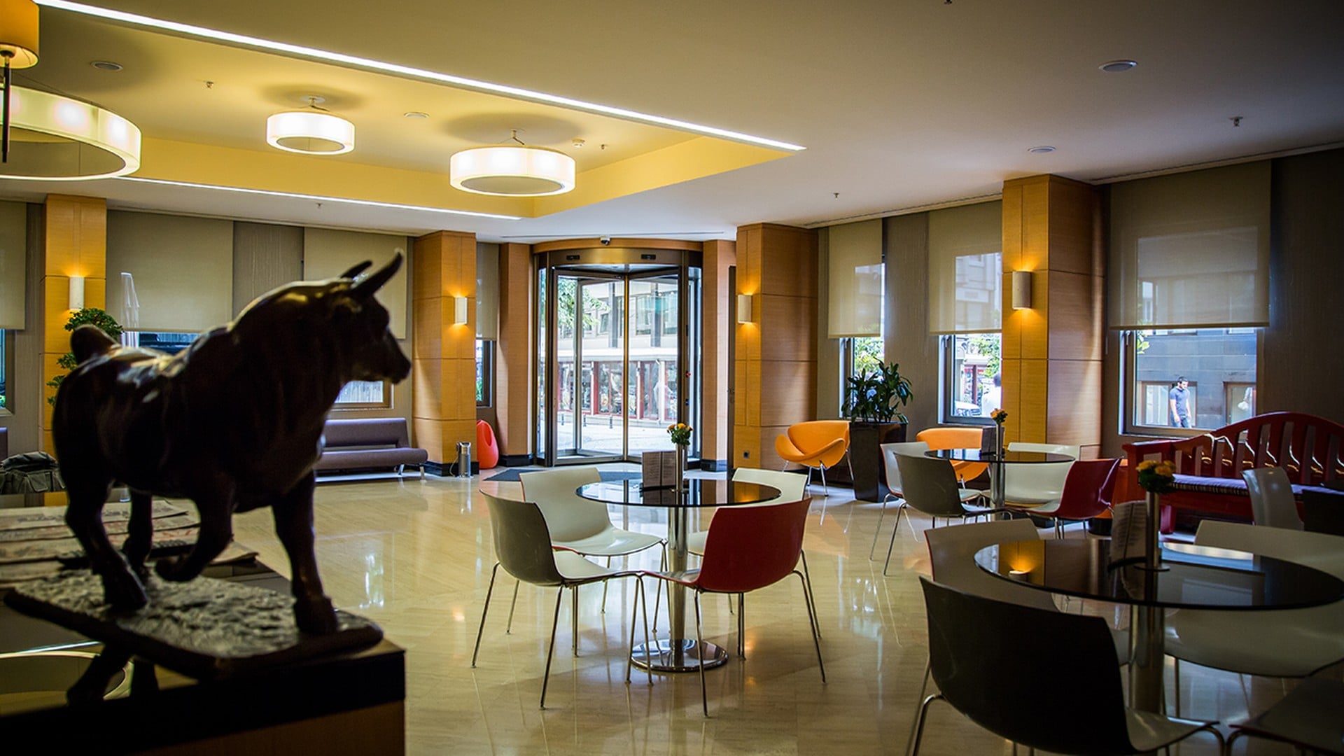 Midtown Hotel Lobby Coffee and Bar Area